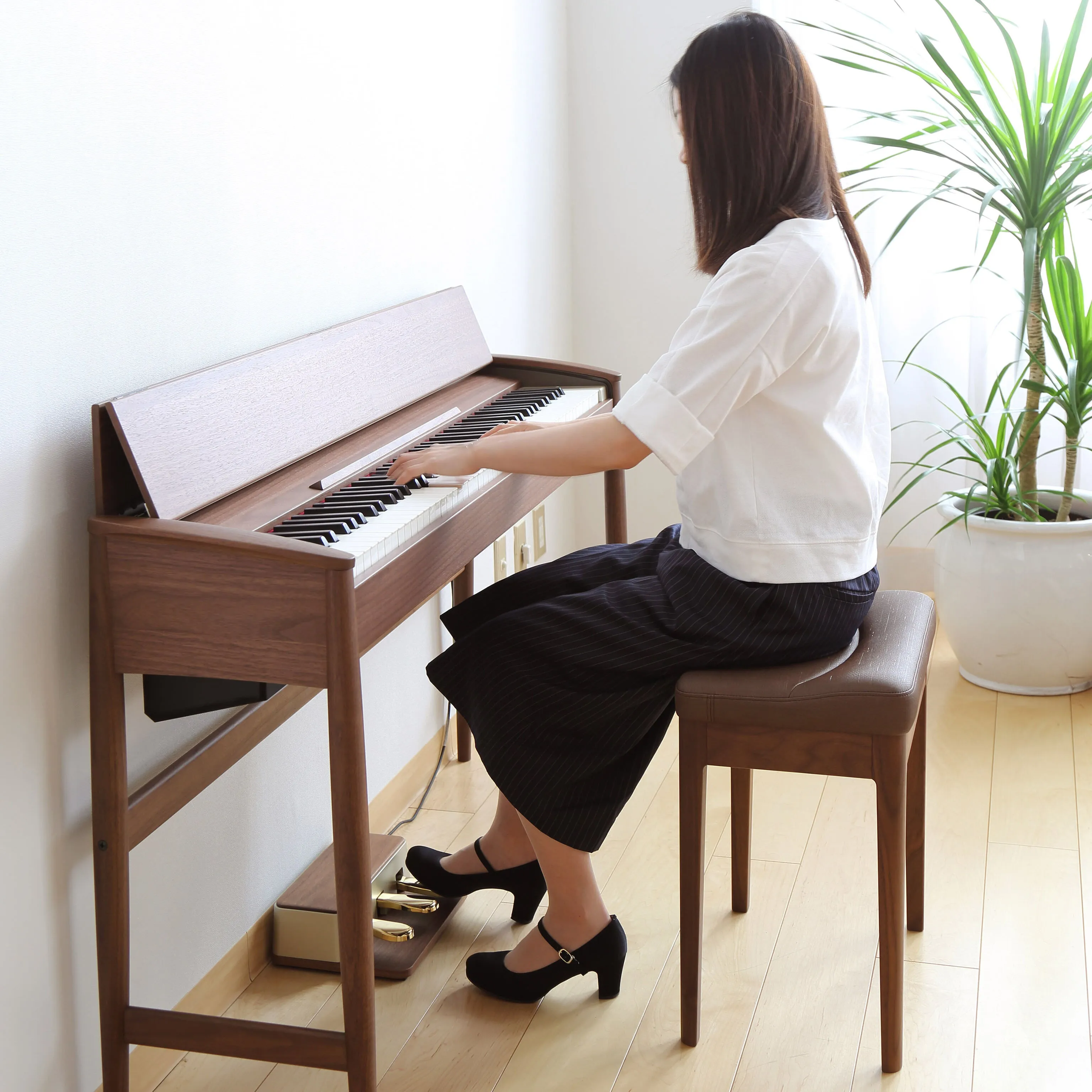 Roland Kiyola Piano in Walnut - Model KF-10